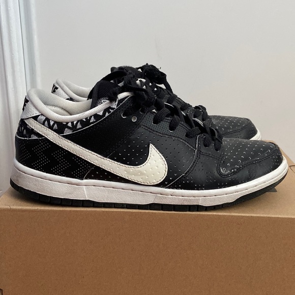 Authentic BHM Sb dunks - Picture 1 of 3